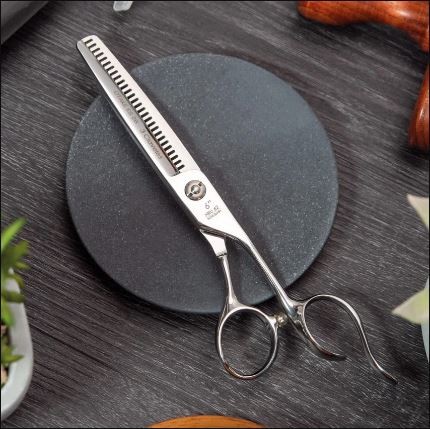 3 CLAVELES TIJERA PROFESIONAL ESCULPIR 6'' OTAKE